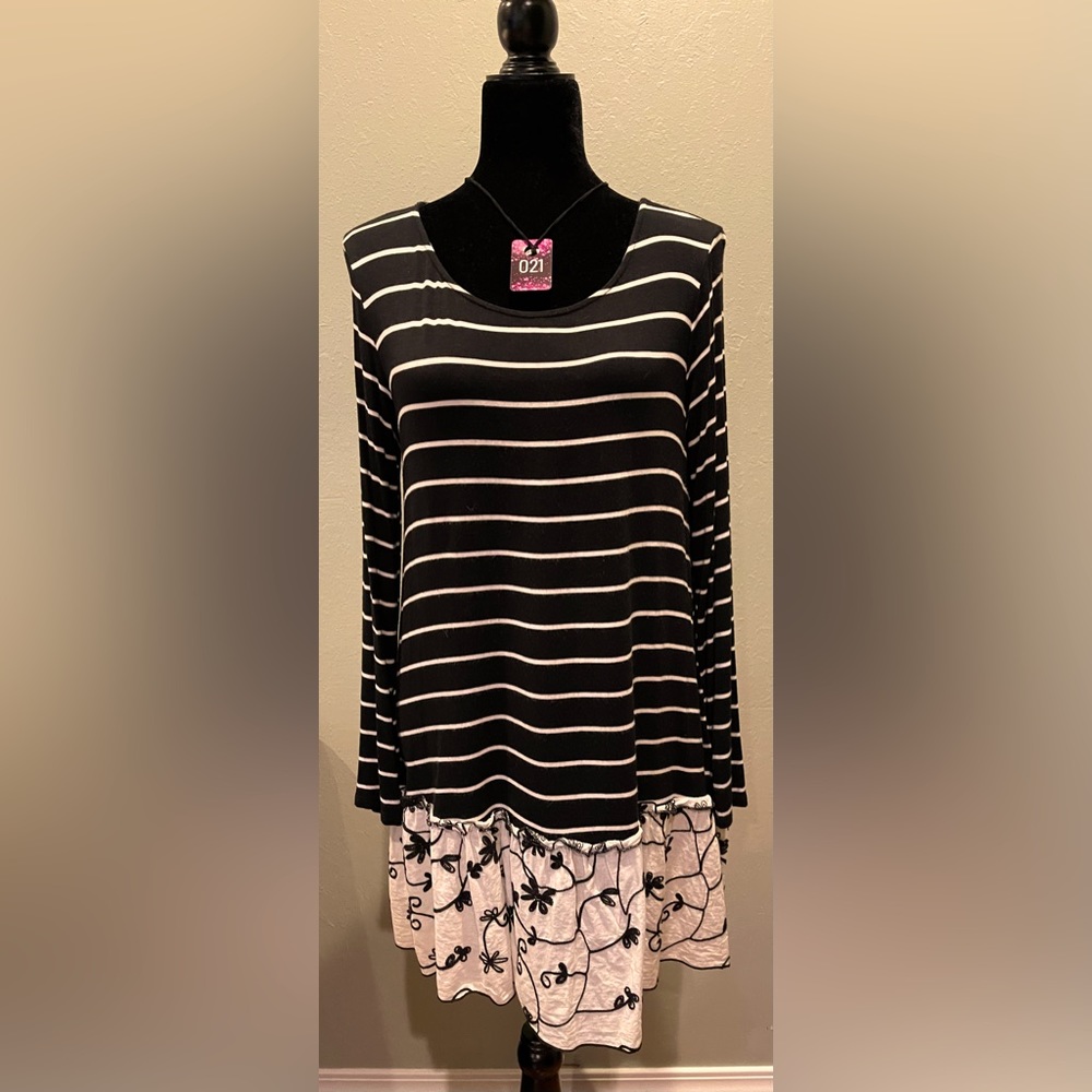 12 PM by Mon Ami top ,black and white stripe with/embroidered bottom Size large.